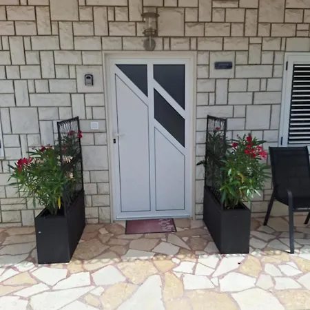 Maka - Omis Duće